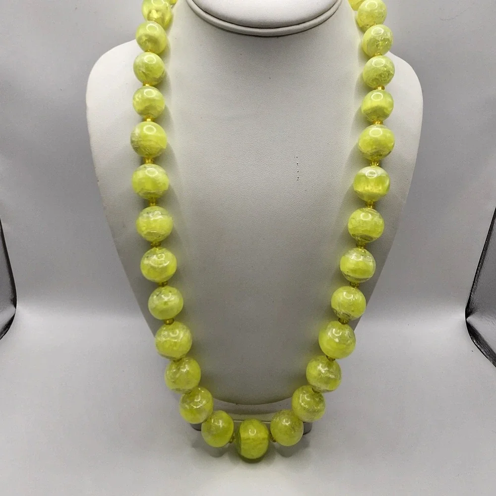Vintage Trifari Yellow Lucite Bead Necklace Gold Tone Adjustable Chain Choker - Picture 2 of 7